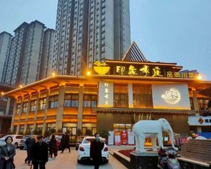 精:临街餐饮(独栋)路口把角位置 门前20车位 35米展示面