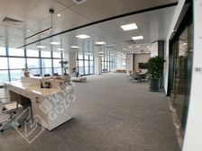 南站商圈楼下 100米是地铁口