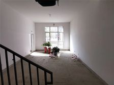 一跃二叠拼毛坯新房 带60平庭院 位置好 随时看