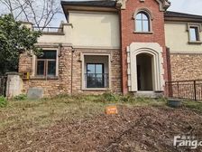 汽博融创三联排端头 花园300平 地下室全采光 客厅挑空