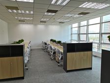 2.15号线娄山关,超性价比,精装拎包办公,日韩贸易聚集