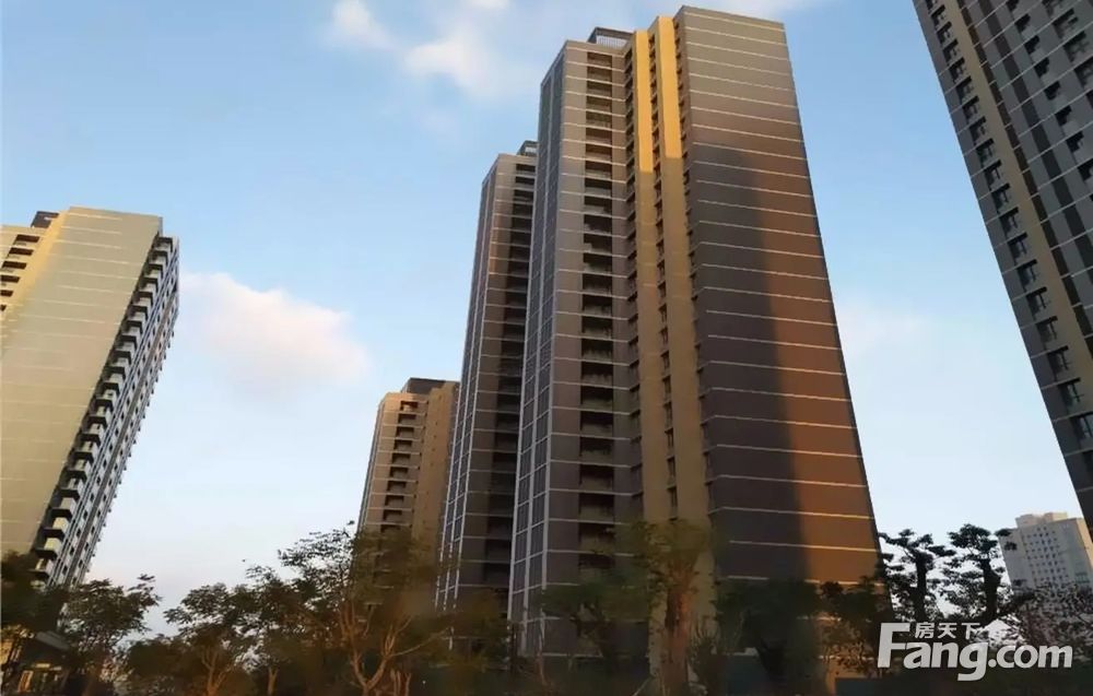 地产尚海郦景小区租房,三室两厅, 晟域有钥匙浦东高品质花园式小区人