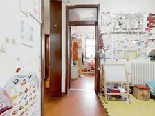 育英南上山街,南北朝向,4层非顶,有停车位 无记录