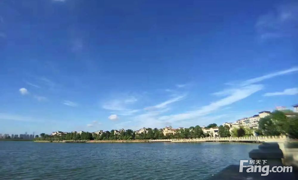 毛坯大三房南北通透性价王二环内8字头湖景房清水塘