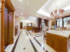 君地别墅 大花园 精装修 业主诚意出售。。