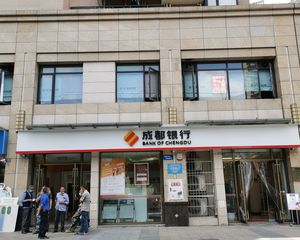 锦江区旺铺(成都银行 年租47万)16米开间 价格可小刀!