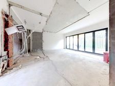 全新毛坯朝南 沿河联排 护城河内2年内别墅