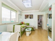 新上大一房小区衷心位置,黄巾楼层,房龄新南门和浦东