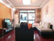 业主又降價了,诚心出售,价可谈,小区醉便宜的一套三房!!