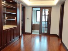 七中一表生 中间楼层 看房方便 送10平方车棚 4号线地铁处