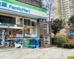 给钱就卖!攀成钢小区口(全家超市)年租12万,五年老租客