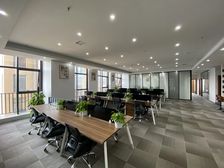 华尔街400平 超大业务区 精装修带家具 正对电梯口 随时看