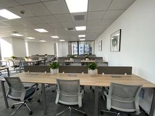 宜山路地铁口(百丽国际广场)80-300平,精装特价2出头!