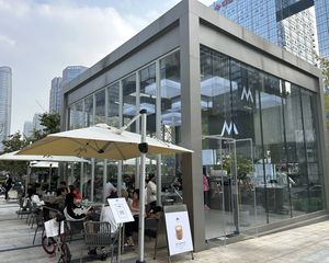 高新区金融城(咖啡店 年租18万)15米开间 价格含税无抵押