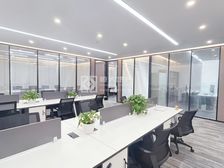 正对电梯厅只要45元,即可进进驻UCC寰宇汇金办公,设备齐全