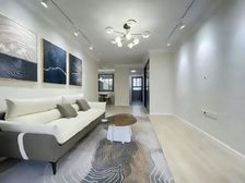 新出电梯三房,南北通透 业主去年新装修全送,送车位接受置换。