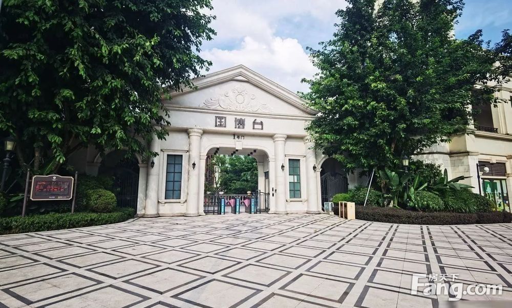 悦来国博城端头出售带大花园180平低于市价价格满2年带车位