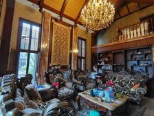 庄园独栋 花园900多平 装修保持的好 可停多辆车