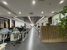 企业总部选址周边名企云集来电即看!送免租期办公家具 四海城旁