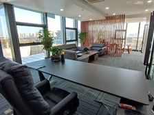 特价房!(实拍)东北双面采光 精装接待255平 拎包办公