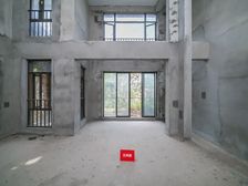 价可谈 地下室有负二两层 13002建筑使用面积 花园占地约