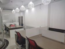 凯宾斯基精装修3个隔间 租金8000 随时看房