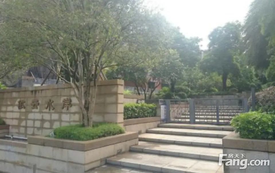 依云水岸一期单边位别墅全新毛坯近地铁前后花园有地室随时看房