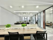 地铁口!南园枫叶大厦精装180平!60元带家私,高区双面采光