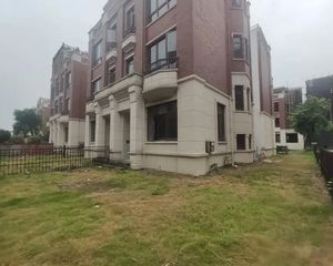 南城旁!508万急售金地实用面积达500㎡大双拼别墅!满五帷