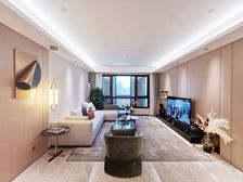 新出房源 中国铁建国际公馆 南北通透 精装修四居室 诚心出售