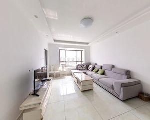 汀兰苑房东自住装修出售,单价一万一平带产权车位