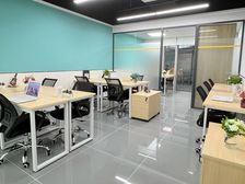 西门口精装办公室 带家具 免中介费 包管理费 可注册