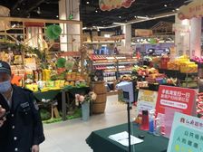 政务区 繁华地段 目前出租给红府超市 年租金120万 急售!