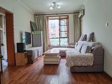 东方明花园 中层 套一 中装 厨房带阳台 临中庭