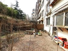 1楼,70平米院子,246万,建筑大学宿舍,3室2厅,急售。