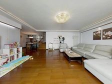 大四居 卧室朝阳,客厅明亮 精装修 有车位地下室