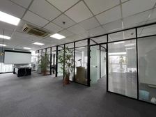 市中心地铁口 出行便利 采光好 好招人 华仁凤凰 红豆国际,