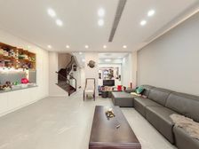 君地上郡 精装满五 紧靠湖边 诚意出售