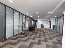 曼哈顿盛润大厦300平5房间,精装落地窗,1号线燕庄地铁站