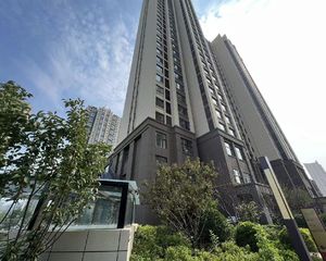 急售东湖保师湖邸小区毛坯3室单价10000能贷款