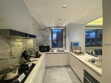 南三环地铁口 临河纯洋房 单价13XXX 1梯1户