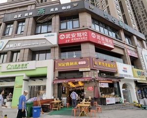 包税,年租12万,急售十字路口转角铺(喜利来面馆)6米高证齐
