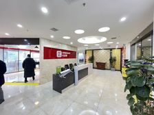 高铁站升龙广场700平电梯口双面采光带家具仅租1.7元