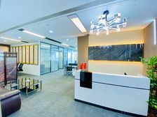 绿地中心 270平正朝东站 大工区大会议室 互联网类型随时看