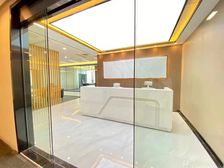 电梯 双子塔680平实拍 电动双开门 全套家具 拎包办公