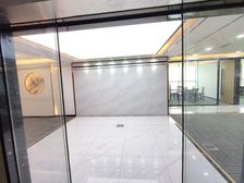 高铁站 绿地之窗530平全新装修 配家具 双面采光随时看房