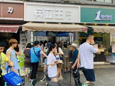 十字路口大转角(兵立王)年租11万,正对地铁口,自带人流