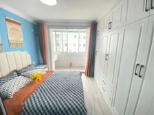 新出 急售 全新精装一室一厅夫妻居家必备拎包入住中间楼层