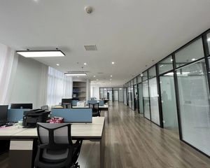 经四路万达广场 301南向电梯口精装写字楼 271 万出售