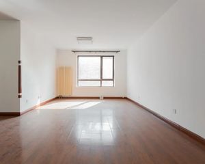 龙城租售专家! 平层四居电梯房 采光好 动静分离